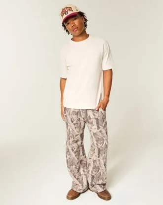 Tricou cu guler rotund, croi drept, gros, cu logo mic