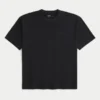 Tricou cu guler rotund, croi drept, gros, cu logo mic Tricou cu guler rotund, croi drept, gros, cu logo mic