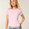 Tricou cu mâneci scurte și guler rotund Tricou cu mâneci scurte și guler rotund