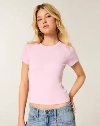 Tricou cu mâneci scurte și guler rotund