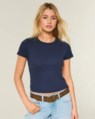 Tricou cu mâneci scurte și guler rotund