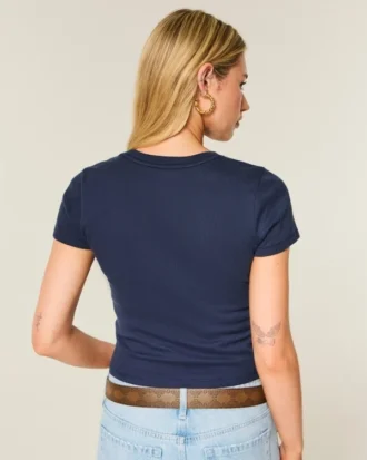 Tricou cu mâneci scurte și guler rotund