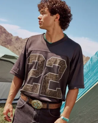 Tricou cu model grafic