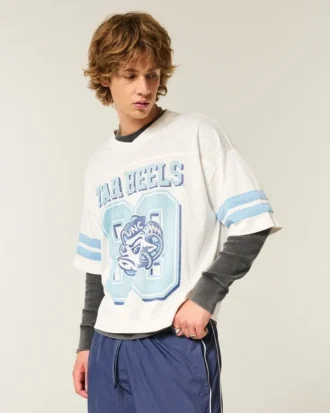 Tricou de fotbal cu grafică Tar Heels al Universității din Carolina de Nord la Chapel Hill
