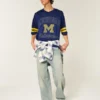 Tricou de fotbal cu grafică Wolverines de la Universitatea din Michigan Tricou de fotbal cu grafică Wolverines de la Universitatea din Michigan