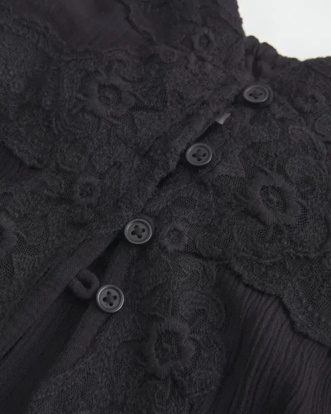 Tricou lung cu detalii din dantelă Tricou lung cu detalii din dantelă