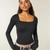 Tricou pentru bebeluși cu mâneci lungi, fără cusături, cu guler pătrat Tricou pentru bebeluși cu mâneci lungi, fără cusături, cu guler pătrat