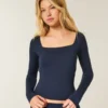 Tricou pentru bebeluși cu mâneci lungi, fără cusături, cu guler pătrat Tricou pentru bebeluși cu mâneci lungi, fără cusături, cu guler pătrat