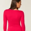 Tricou pentru bebeluși cu mâneci lungi, fără cusături, cu guler pătrat Tricou pentru bebeluși cu mâneci lungi, fără cusături, cu guler pătrat