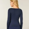 Tricou pentru bebeluși cu mâneci lungi, fără cusături, cu guler pătrat Tricou pentru bebeluși cu mâneci lungi, fără cusături, cu guler pătrat