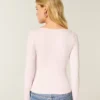 Tricou pentru bebeluși cu mâneci lungi, fără cusături, cu guler pătrat Tricou pentru bebeluși cu mâneci lungi, fără cusături, cu guler pătrat